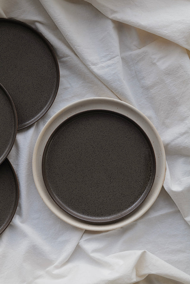 Nordland Medium Plate - Walnut