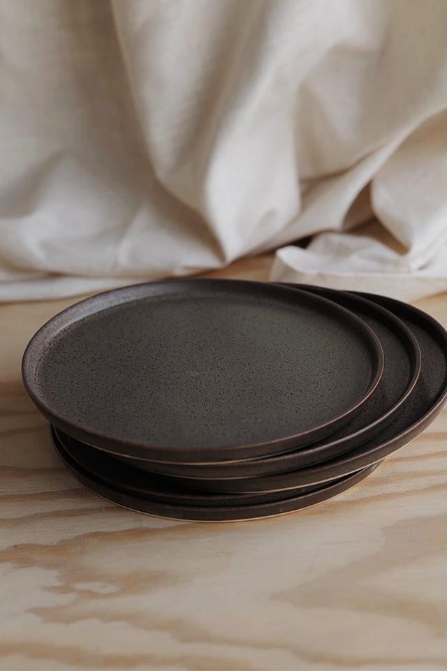 Nordland Medium Plate - Walnut